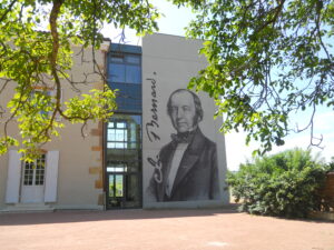 Façade du musée Claude Bernard