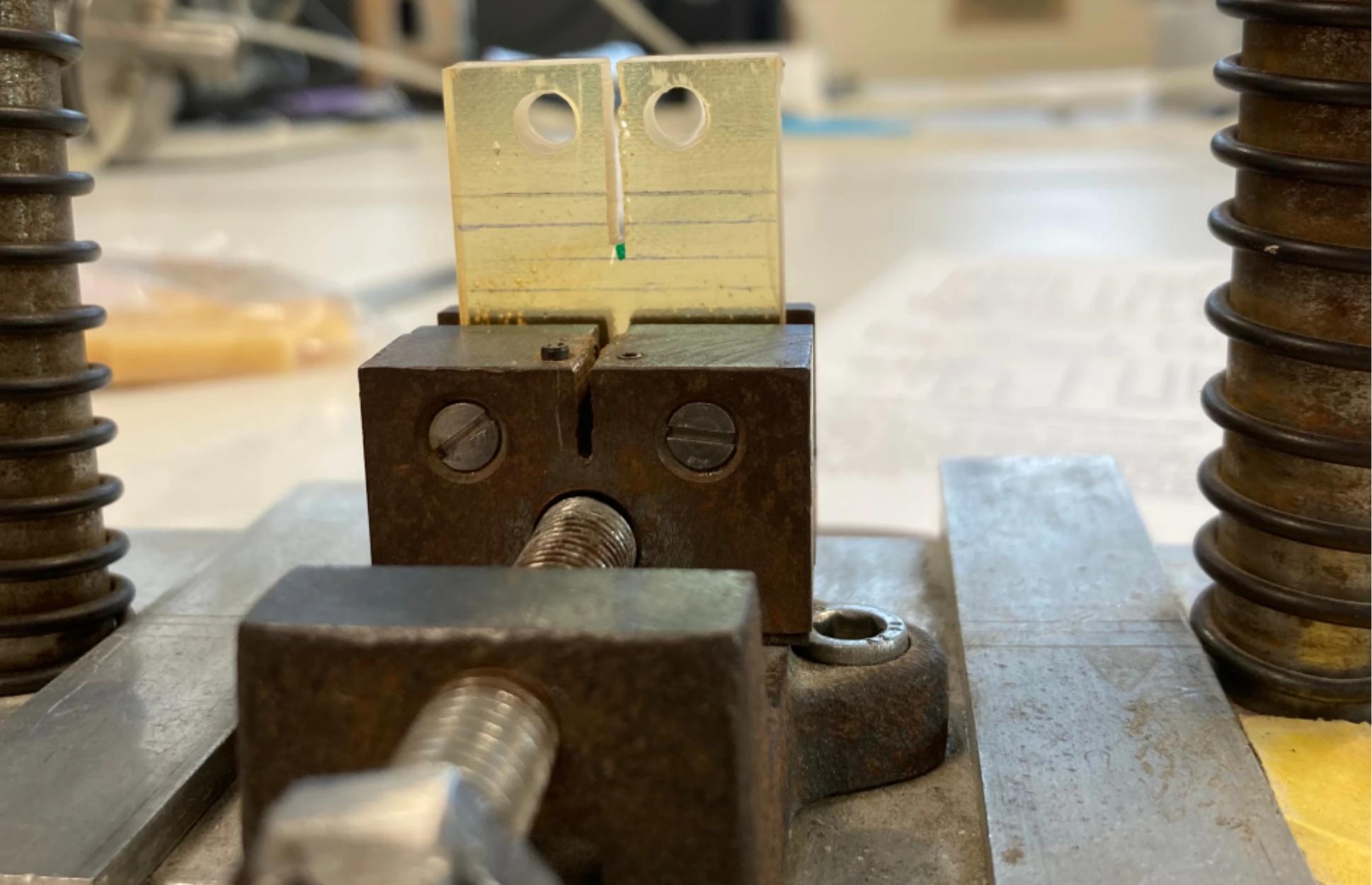 Essai de propagation de fissure sur un matériau thermodurcissable © INSA Lyon