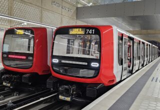 Deux rames de métro TCL à la station Saint Genis Laval Hôpital Lyon Sud