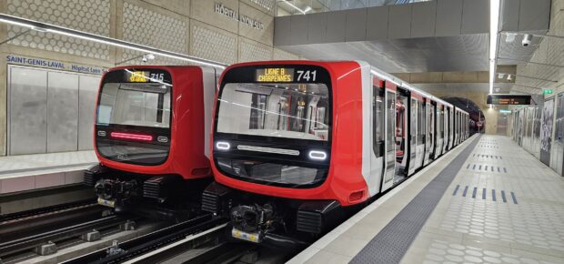 Deux rames de métro TCL à la station Saint Genis Laval Hôpital Lyon Sud