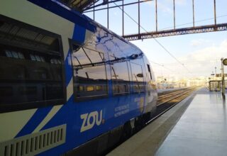 Un AGC en livrée ZOU! en gare de Marseille-Saint-Charles
