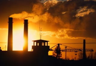 La chaleur rejetée par les procédés industriels constitue un important gisement d'énergie encore largement sous-exploité. © Viktoriya / Unsplash